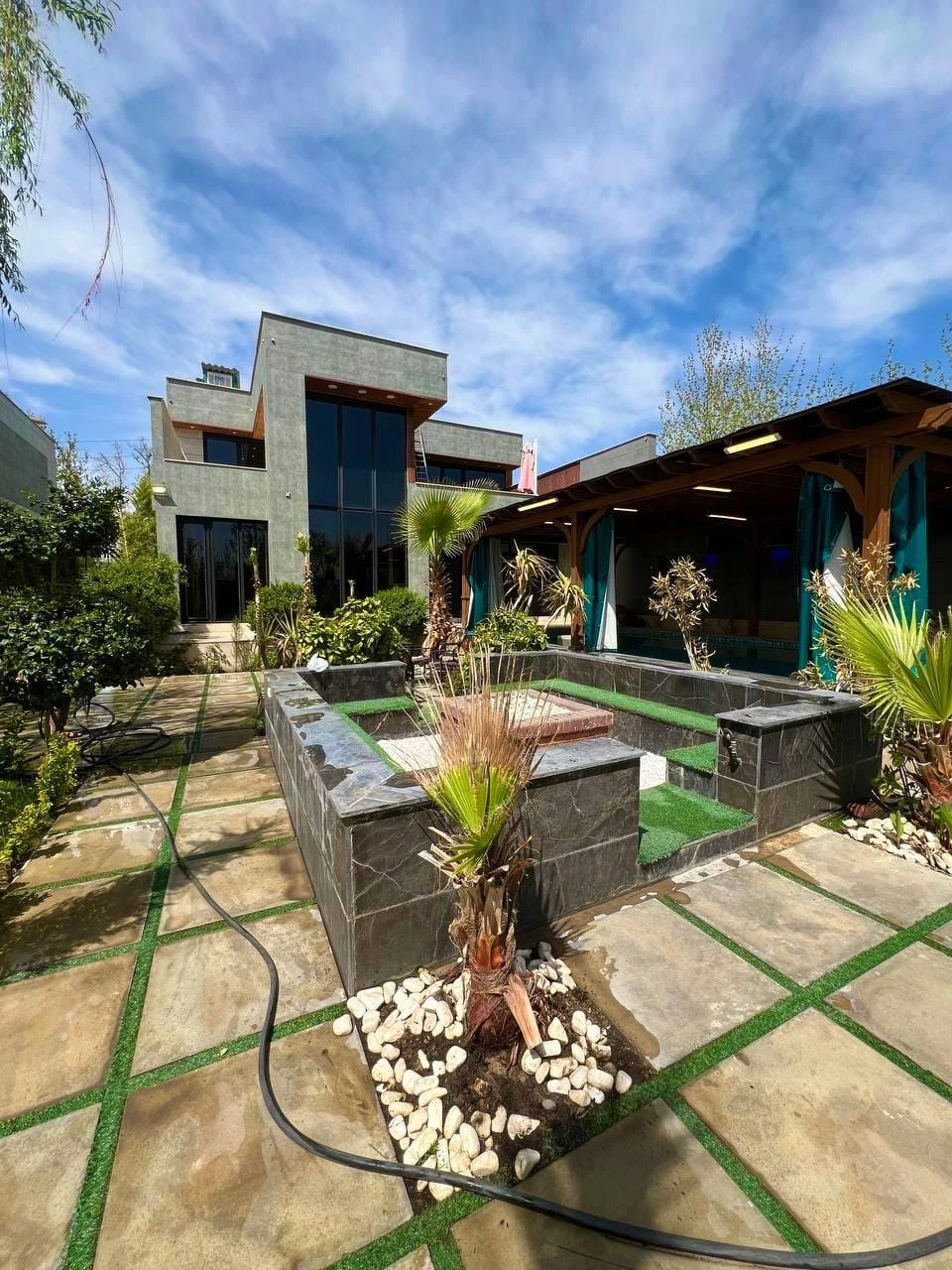 باغ ویلا مدرن بلک - مینیمالیسم قدرتمند در قلب سهیلیه