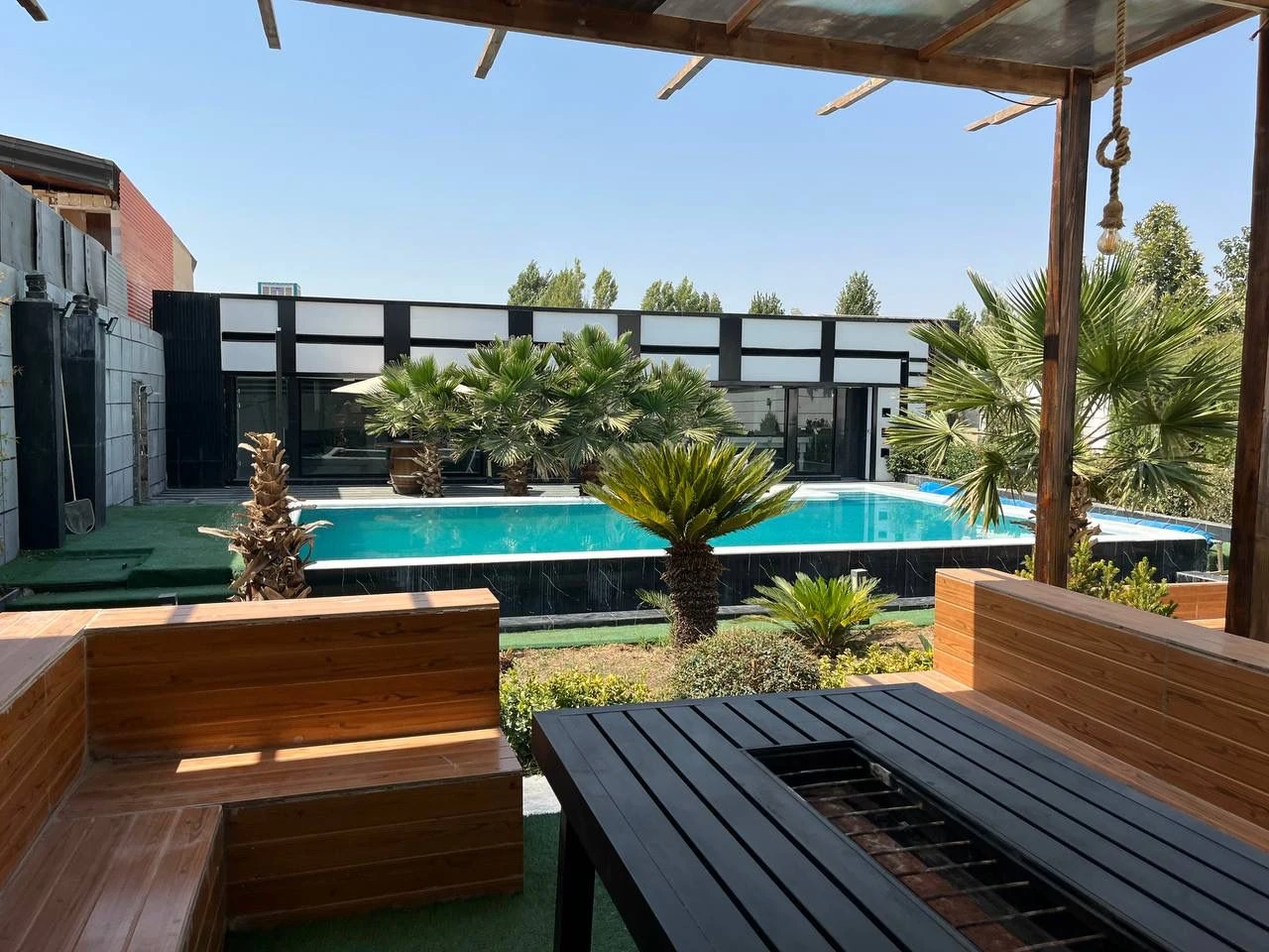 باغ ویلا گالاپاگوس - سرزمین آرامش و شکوه در چهارباغ