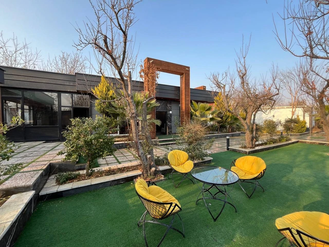 باغ ویلا ریموند - تجربه ای لوکس در دل شهریار